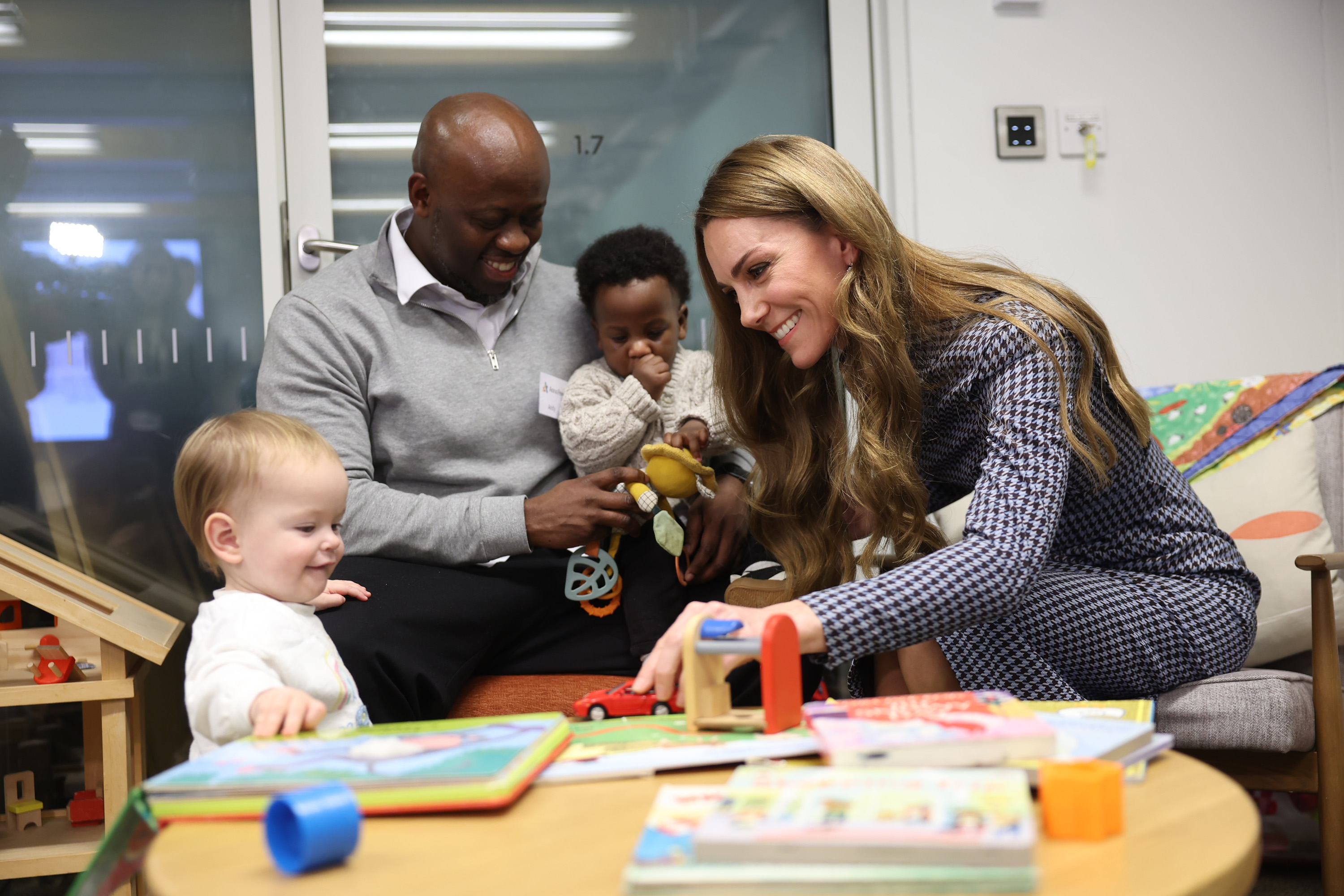 Kate Middleton arrives at children&#039;s mental health charity Anna Freud Centre on November 27, 2025 wearing a houndstooth dress, Hugo Boss pumps