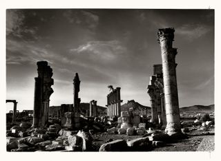 Towards the Valley of the Tombs, Palmyra, Syria, 2005. Photo by Don McCullin