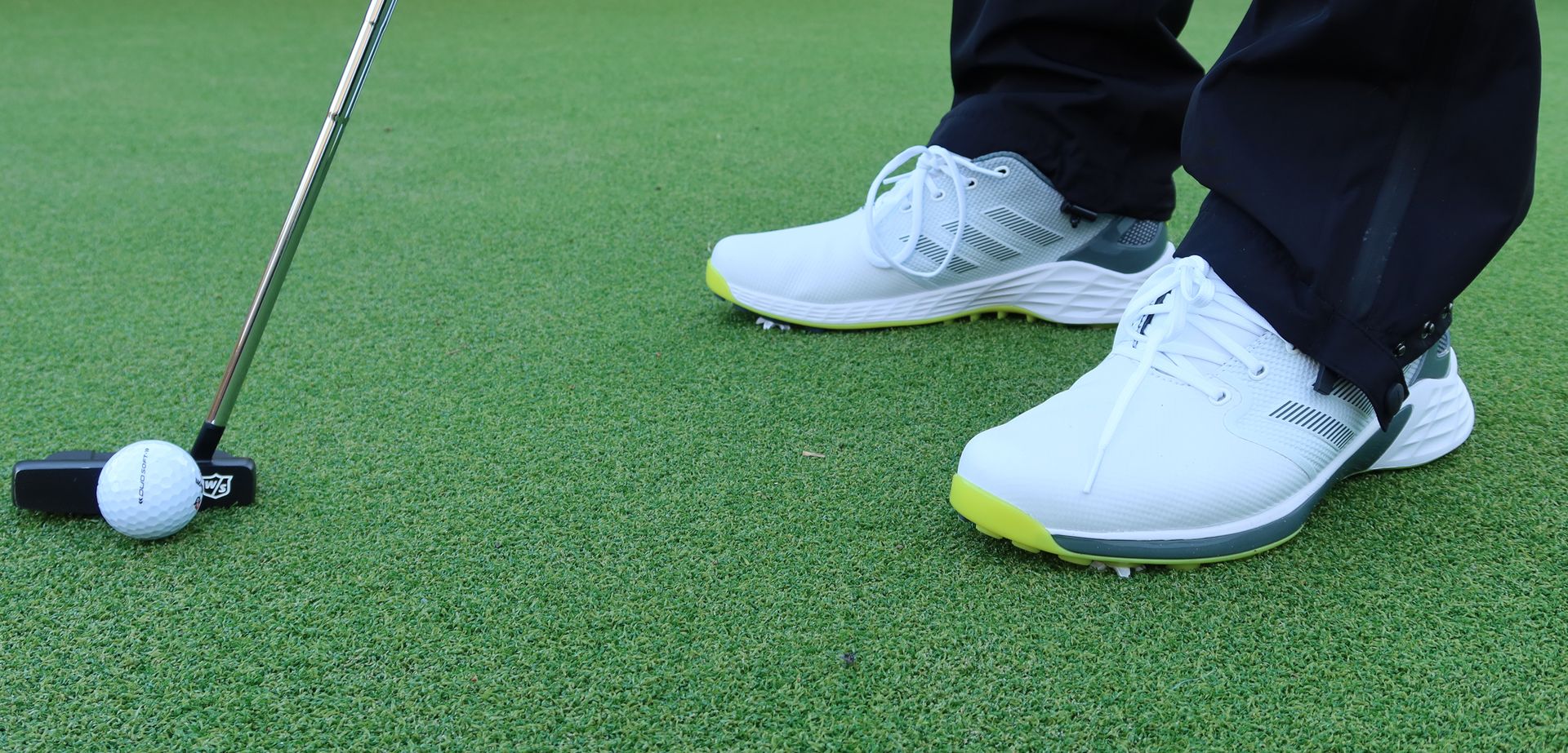 Golf shoes: spiked or spikeless? That is the question, and here are ...