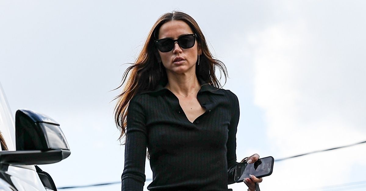 Stove Pipe Jeans Look Chicest With This Specific Boot Trend Stove Pipe Jeans Look Chicest With This Specific Boot Trend