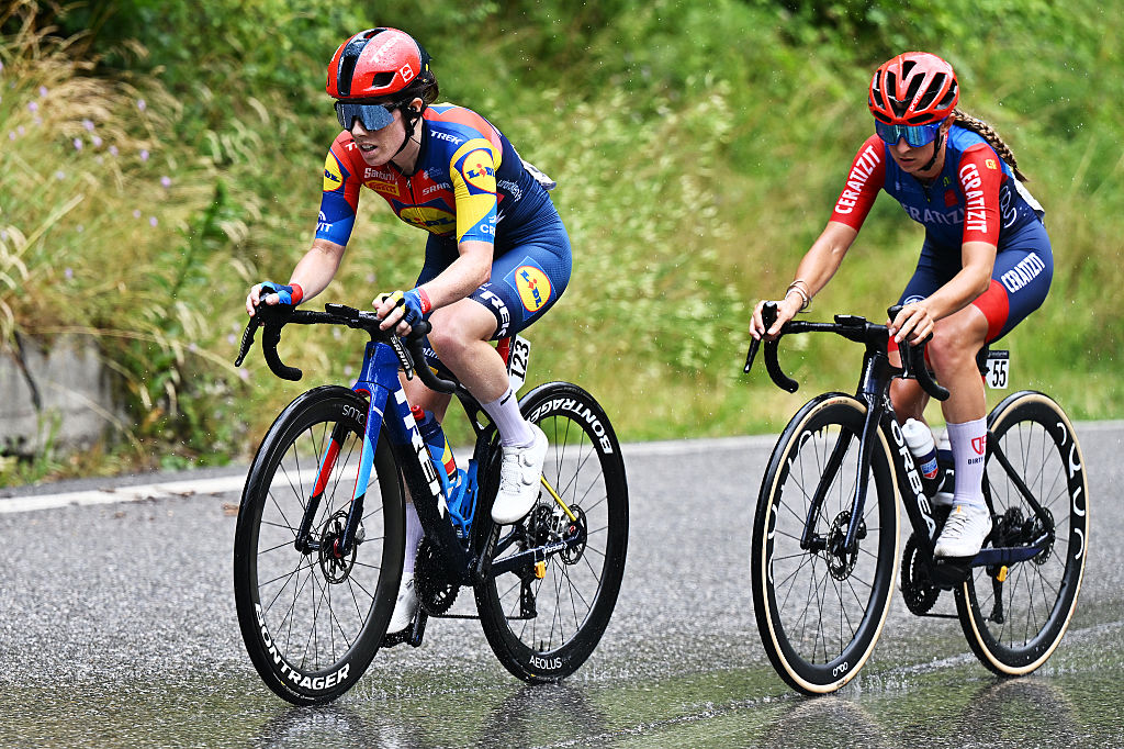 Giro d'Italia Feminino 2025: Henderson lidera Dilyxine Miermont no caminho para a vitória na fase 2