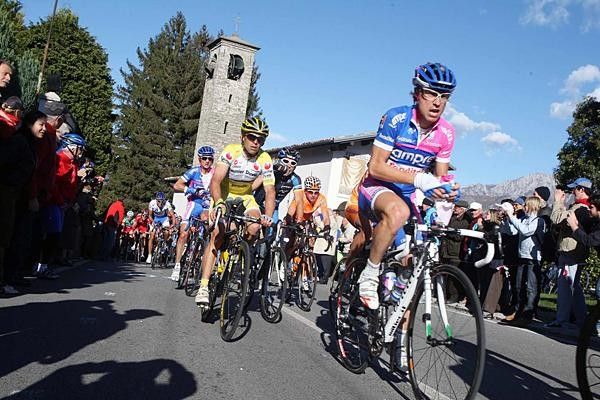 Damiano Cunego (Lampre - Fondital) climbs