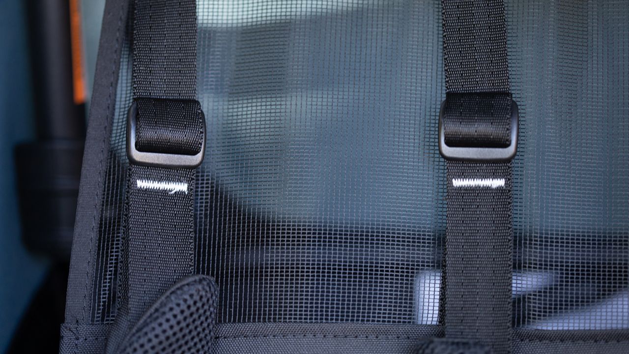 Thule Courier detail of shoulder adjustment for seats