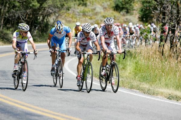 Riders begin to splinter off the front of the main group.