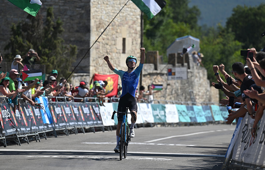 Léo Bisiaux (Decathlon AG2R La Mondiale) soloed to victory and the race lead on stage 3 of the Vuelta a Burgos