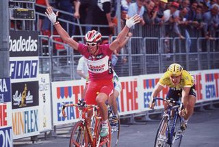 Saeco’s Mario Cipollini wins one of what was four stage wins at the 1997 Giro d’Italia on his Cannondale CAAD3