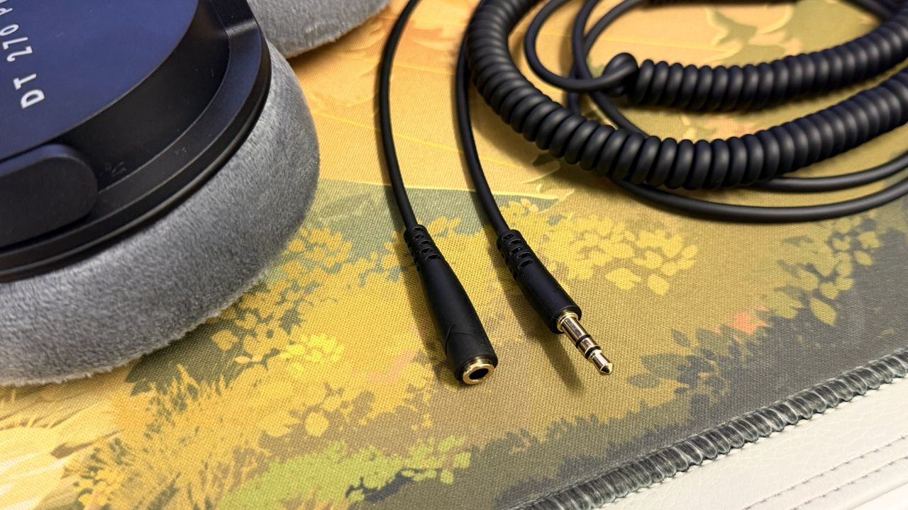 Beyerdynamic DT 270 Pro headphones