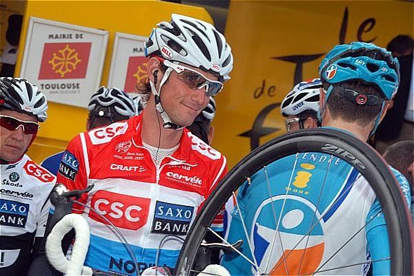Frank Schleck (CSC-Saxo Bank) works his way through the sign-in crowd.