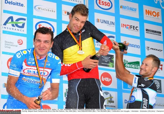 Jens Debusschere (Lotto Belisol) struggles with his champagne