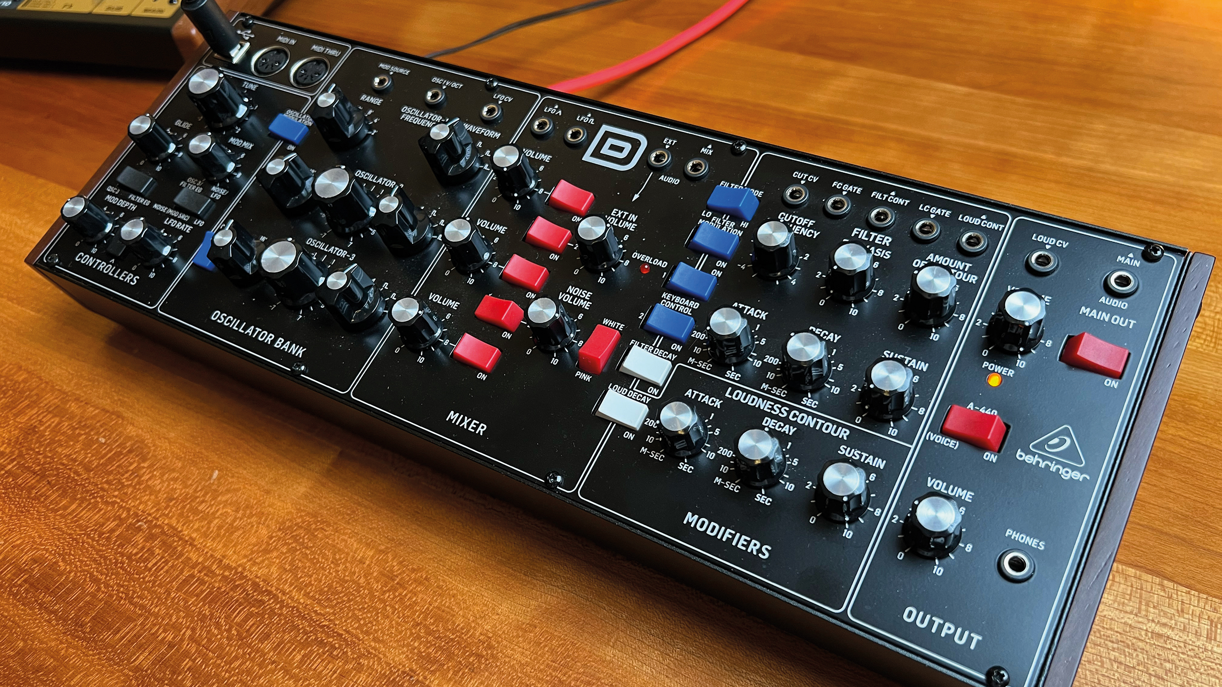 ストレッチドビー Behringer MODEL D おまけ付き | dizmekaro.com