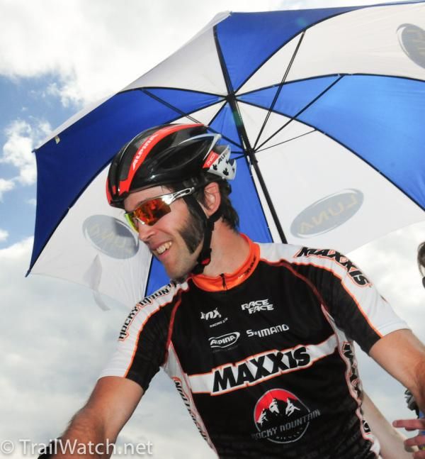 Geoff Kabush (Team Maxxis-Rocky Mountain) getting some shade from the 84 degree heat.