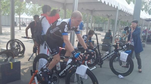 Andrew Talansky (Garmin-Cervelo) warms up before the start.