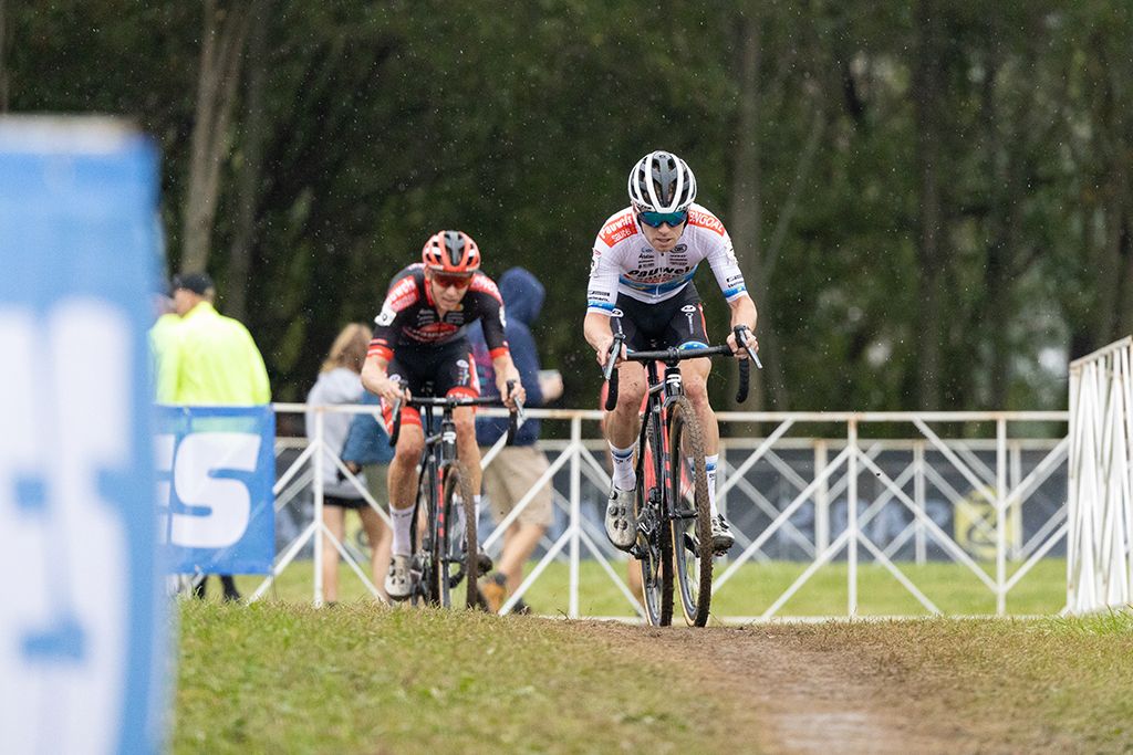 Eli Iserbyt in the lead on lap 3 as rain begins to fall during the Waterloo UCI Cyclo-cross World Cup men&#039;s elite race 2021