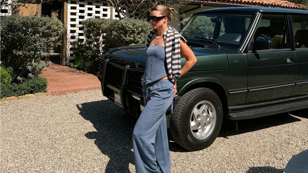 If You Want Flip-Flops to Look Elegant, Forget Linen Trousers—Opt for This Pant Trend Instead