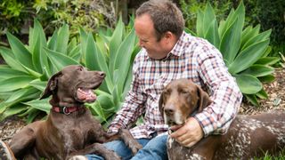 Man sitting with two pointers