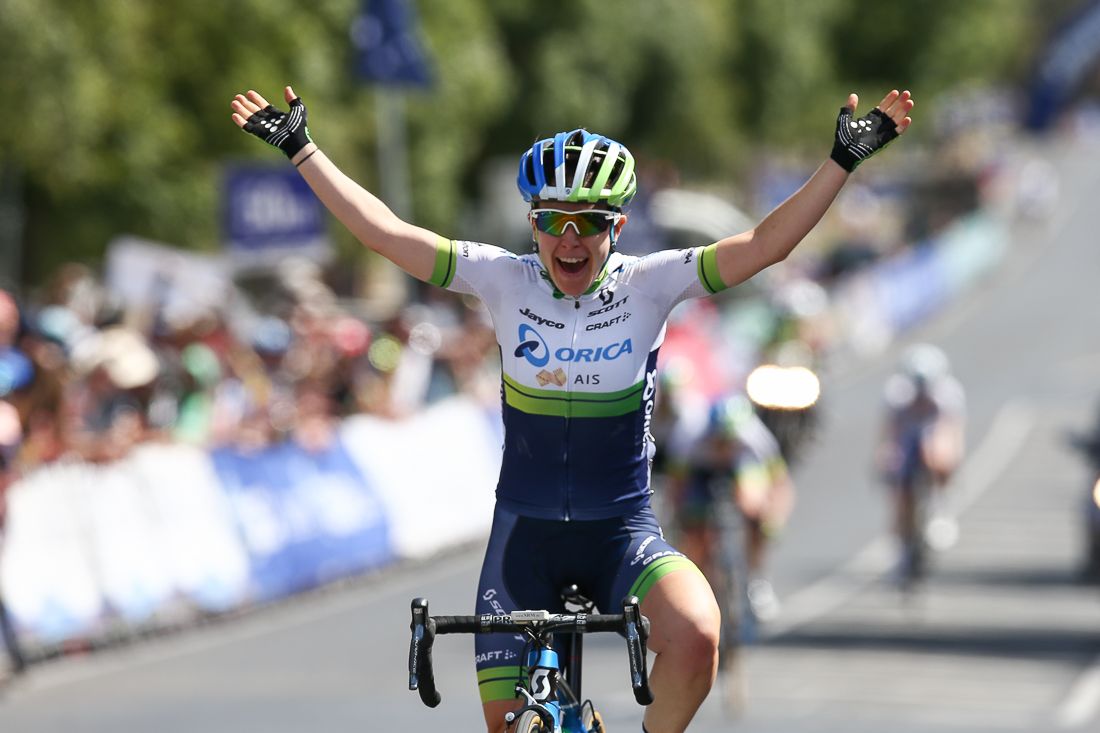 Amanda Spratt wins the 2016 Australian national title