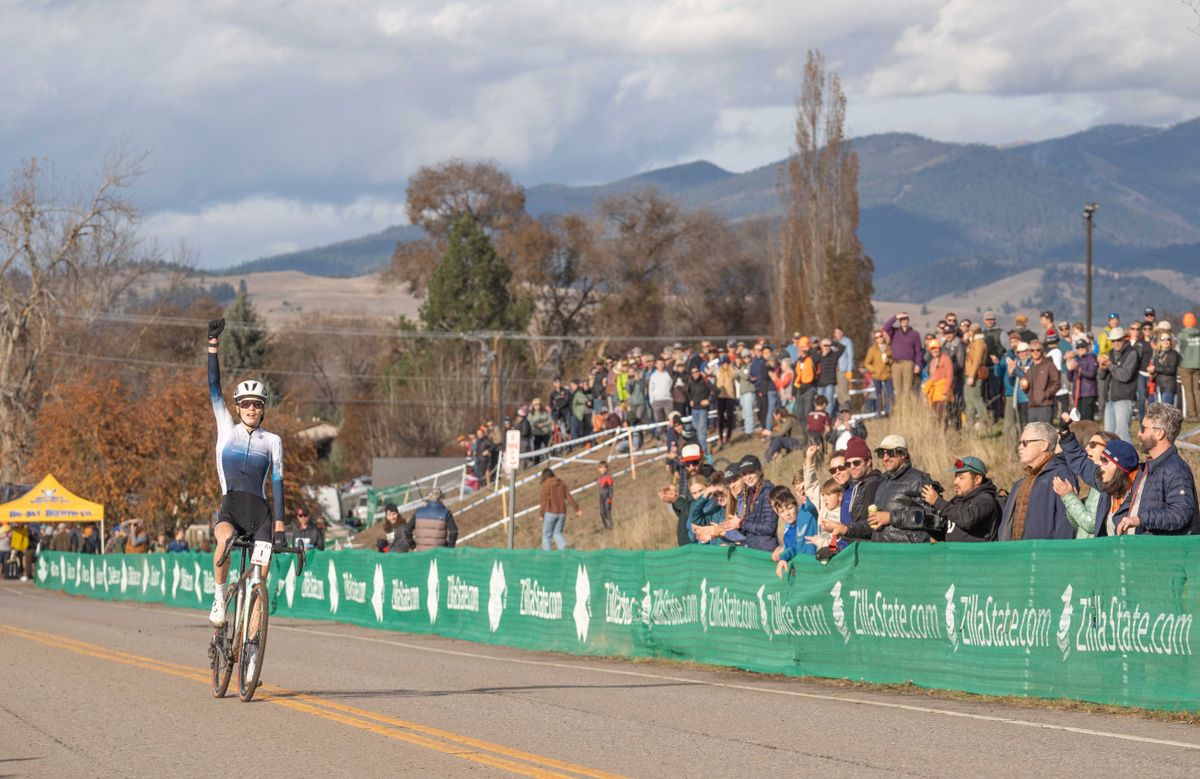 Isabella Holmgren celebrates victory at the 2023 Pan American Cyclocross Championships