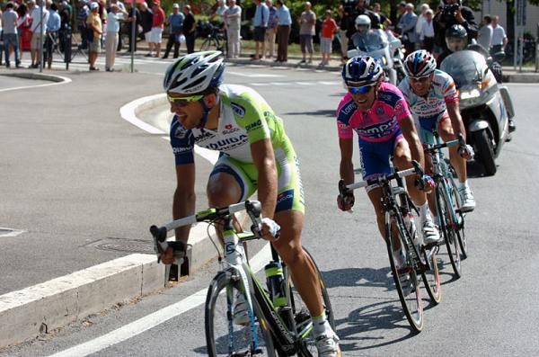 The three-man escape of Alan Marangoni (Liquigas-Cannondale), Manuele Mori (Lampre-ISD) and Alessandro Bertolini (Androni Giocattoli) would be caught on the finishing circuits.