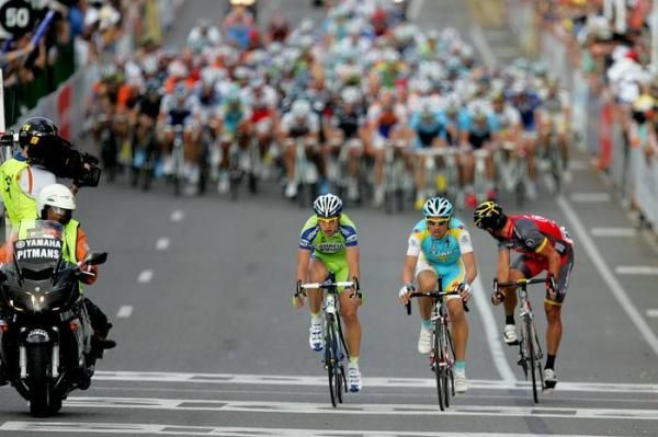 Lance Armstrong (RadioShack) looks to see the peloton approaching.
