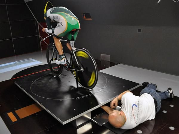 Mike Giraud calibrates the CompuTrainer prior to Mike Creed's wind tunnel session.