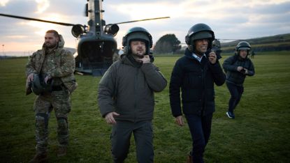Volodymyr Zelenskyy and Rishi Sunak arrive at Bovington Camp in Dorset in a Chinook