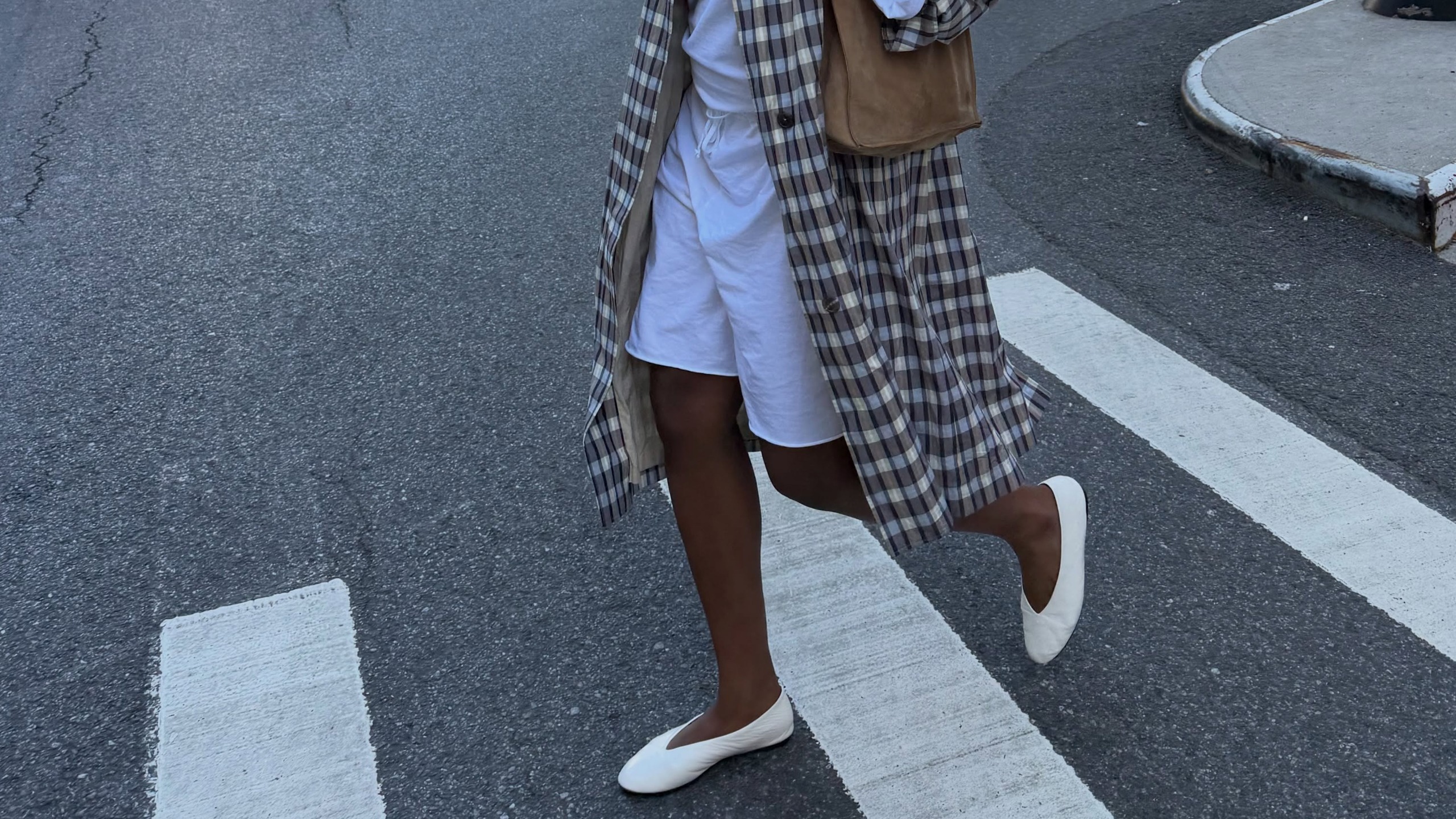Woman wearing flat shoe trend