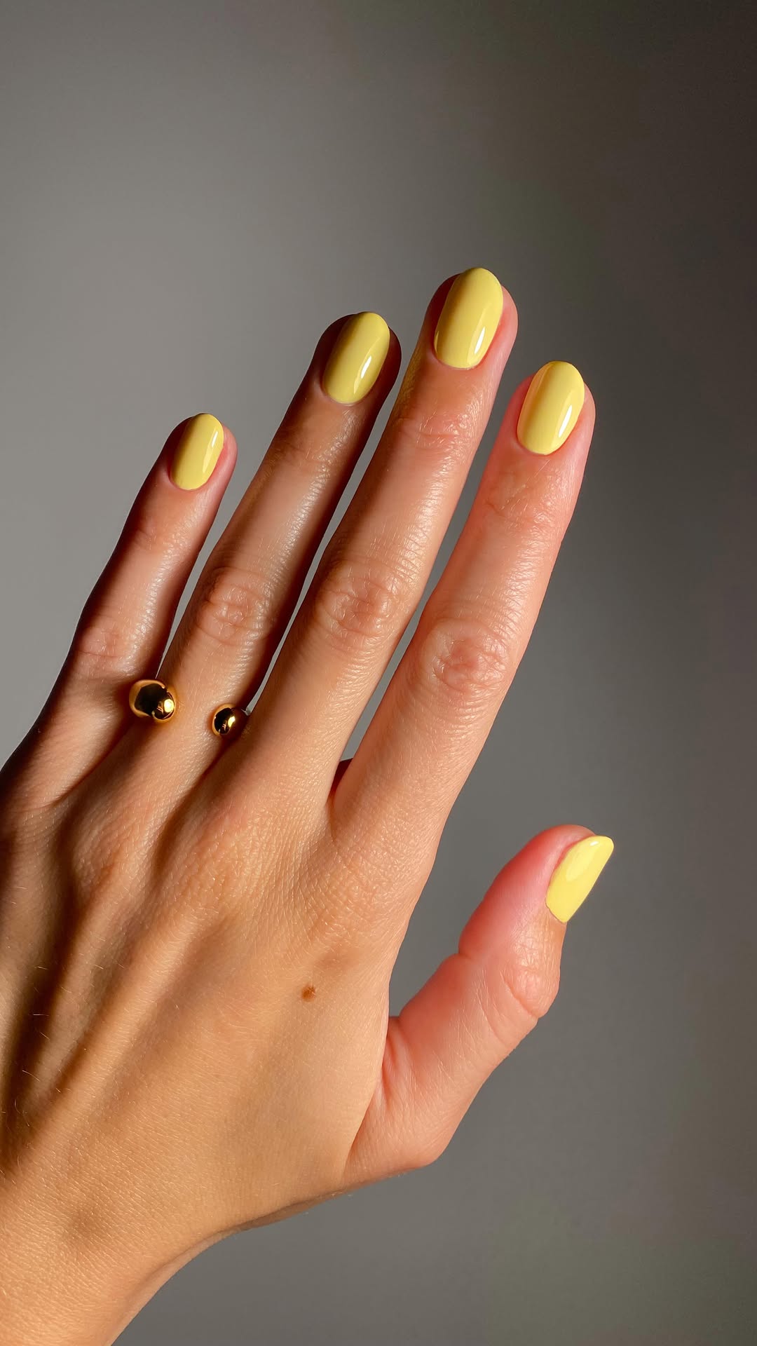 Butter yellow nails
