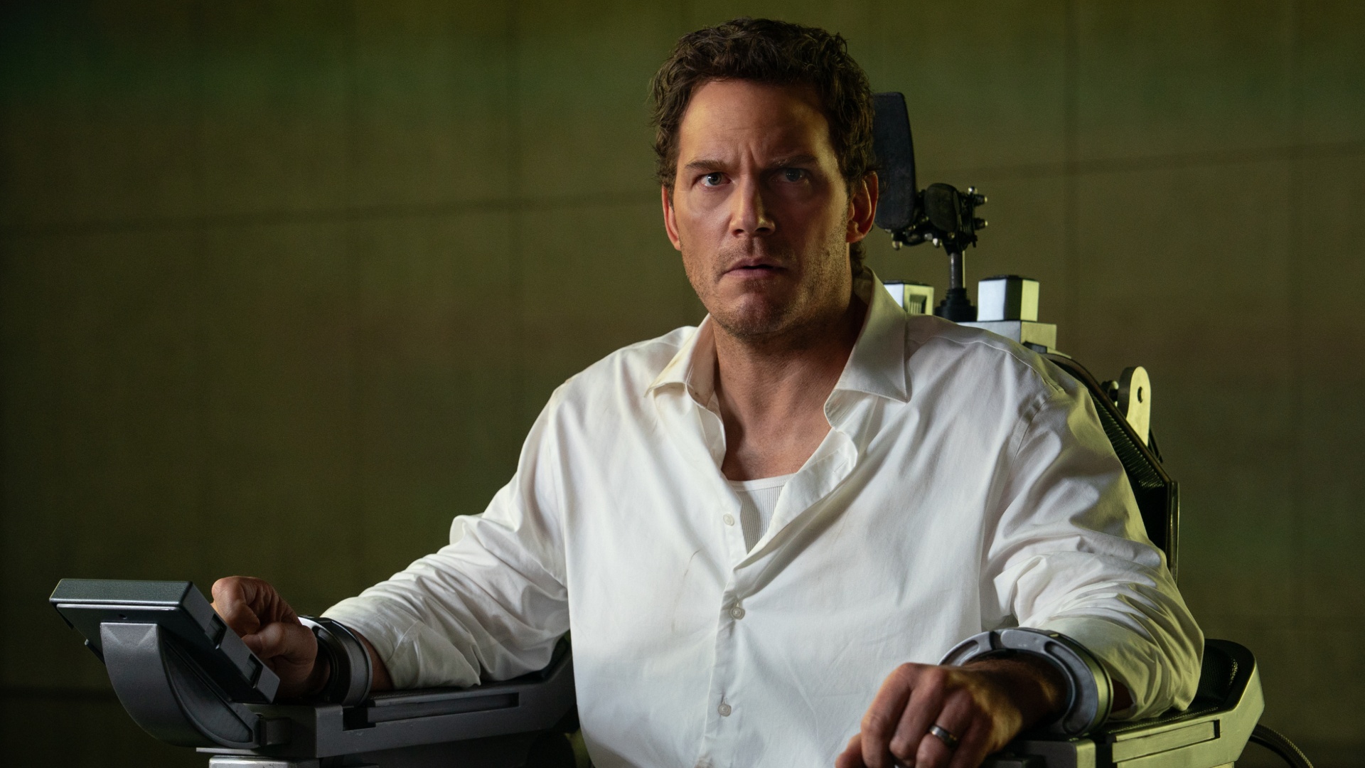 Chris Pratt as Detective Chris Raven in Mercy