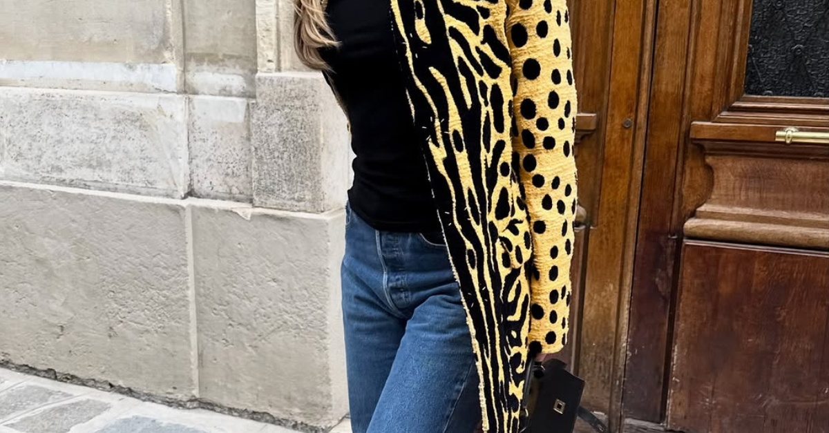 Medium-Wash Cropped Jeans Should Be Yours If You Want to Look Rich