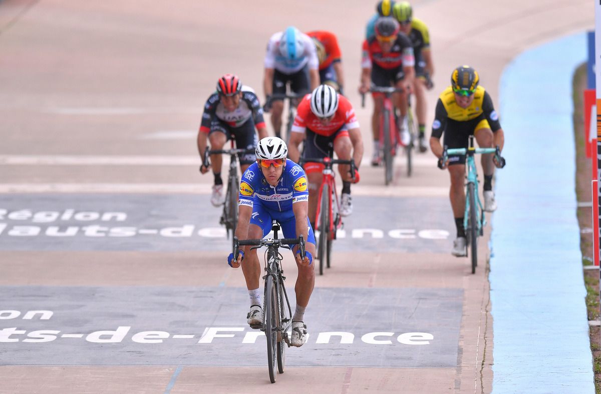 Philippe Gilbert (Quick-Step Floors) finishes in 15th place