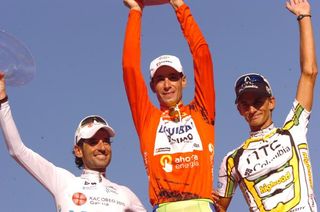 Nibali flanked by Mosquera and Velits