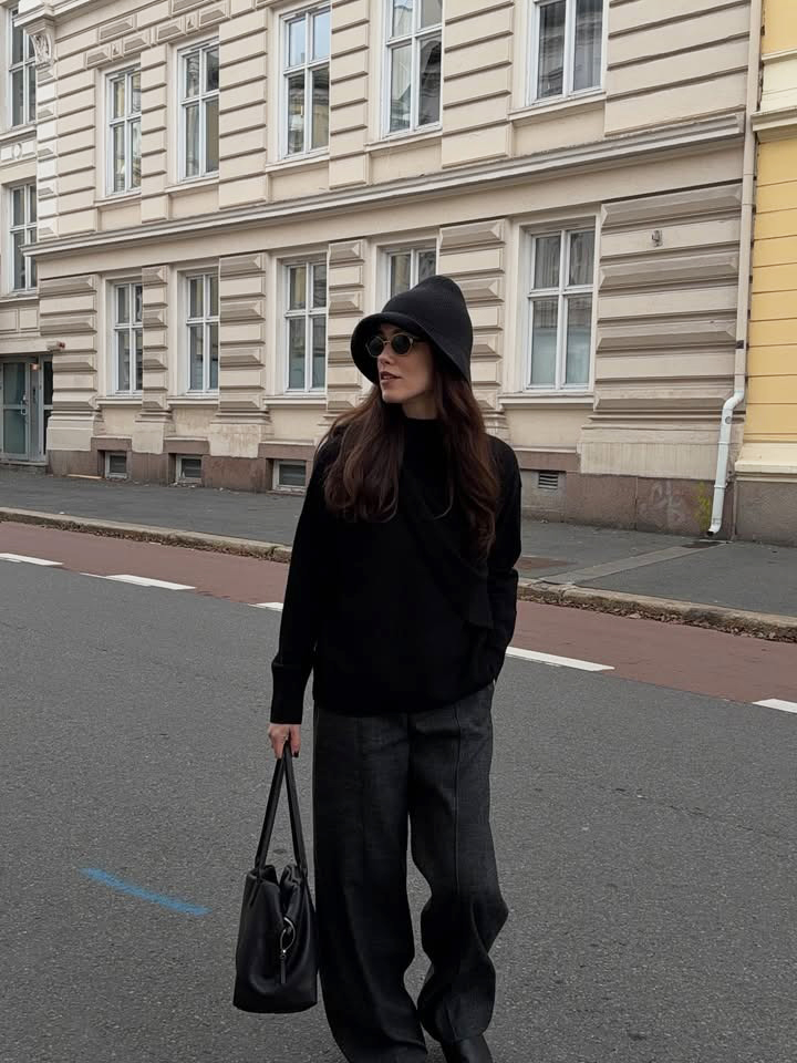 Influencer wearing a wool bucket hat
