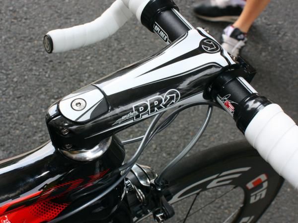 The PRO Vibe Sprint stem isn't exactly part of the frame but its shape complements the Project F01 nicely.