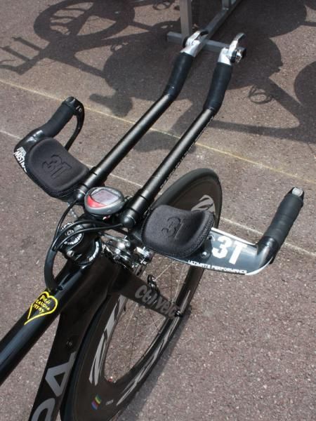 Sastre's aero bar setup is fairly straightforward to set up.