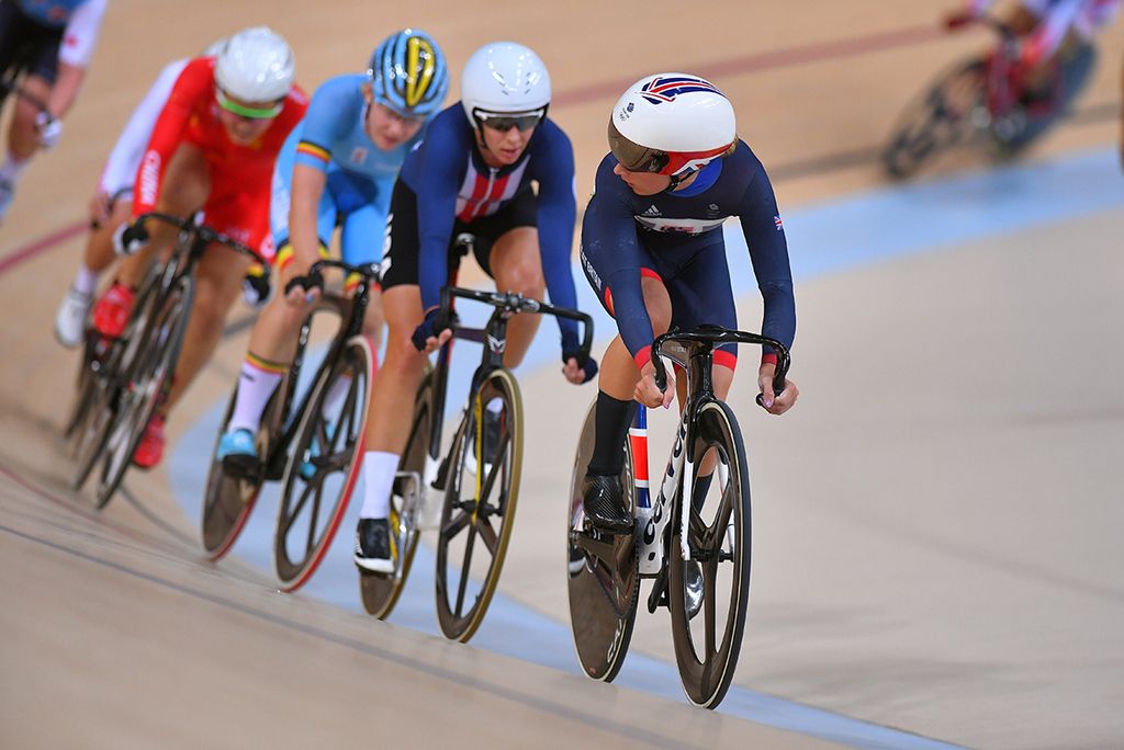Laura Trott leads Sarah Hammer and Jolien d'Hoore in the points race and that's how the podium finished with the Briton winning her fourth career gold