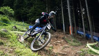 Jordan Williamson on his way to his first Elite downhill win