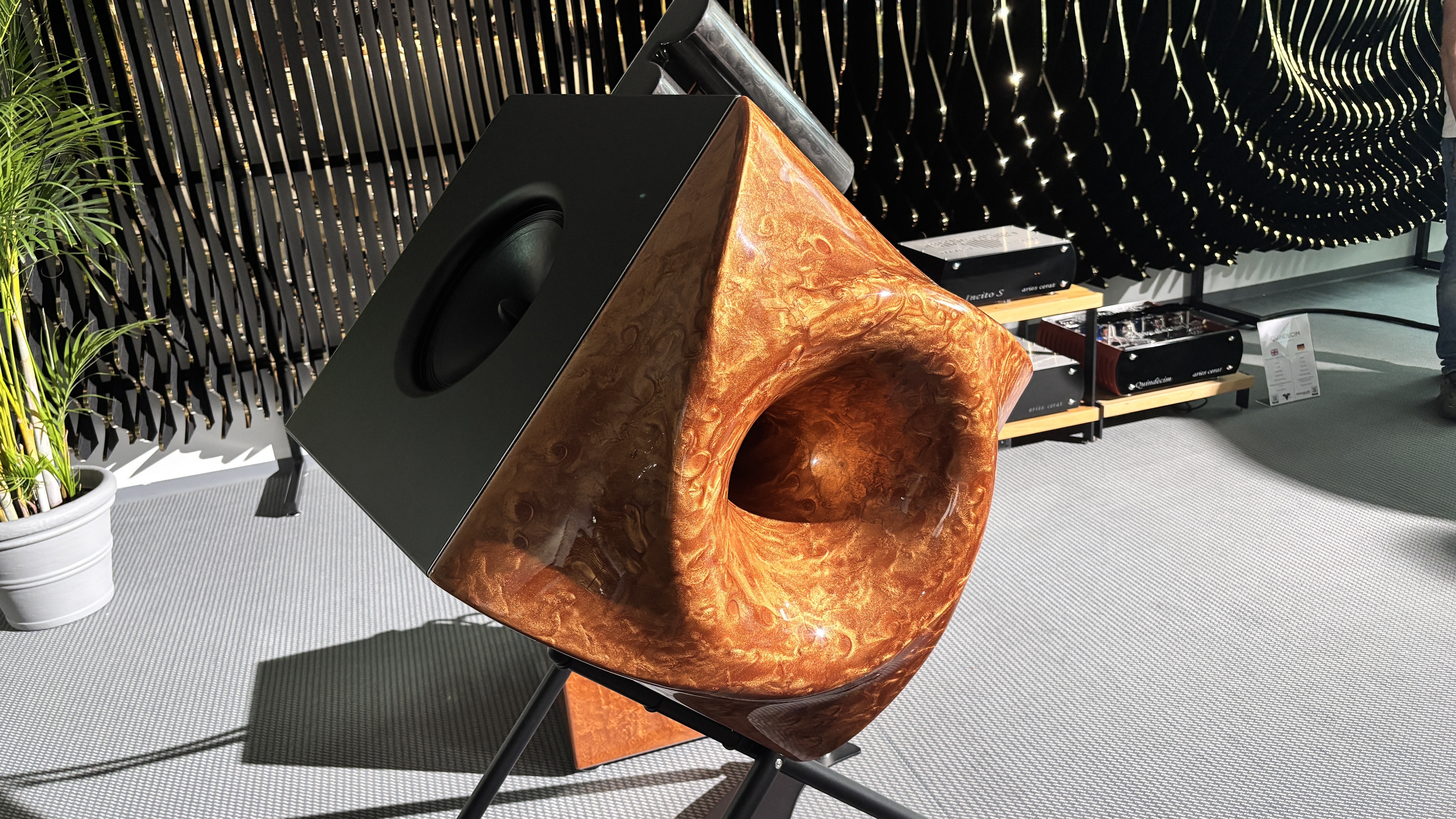 Aries Cerat Aurora loudspeaker