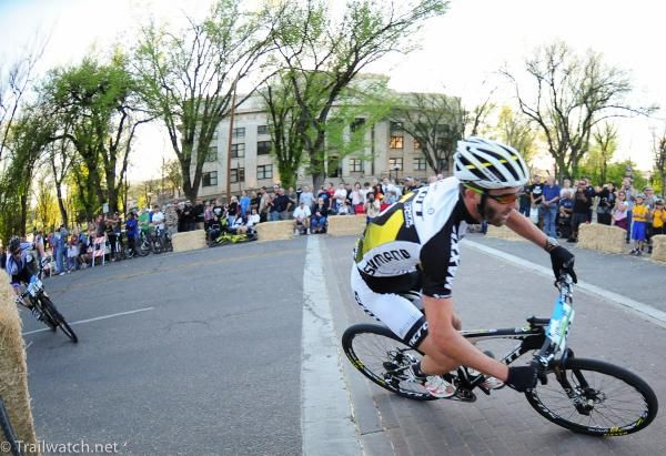 Geoff Kabush (Scott-3Rox Racing) with one lap to go