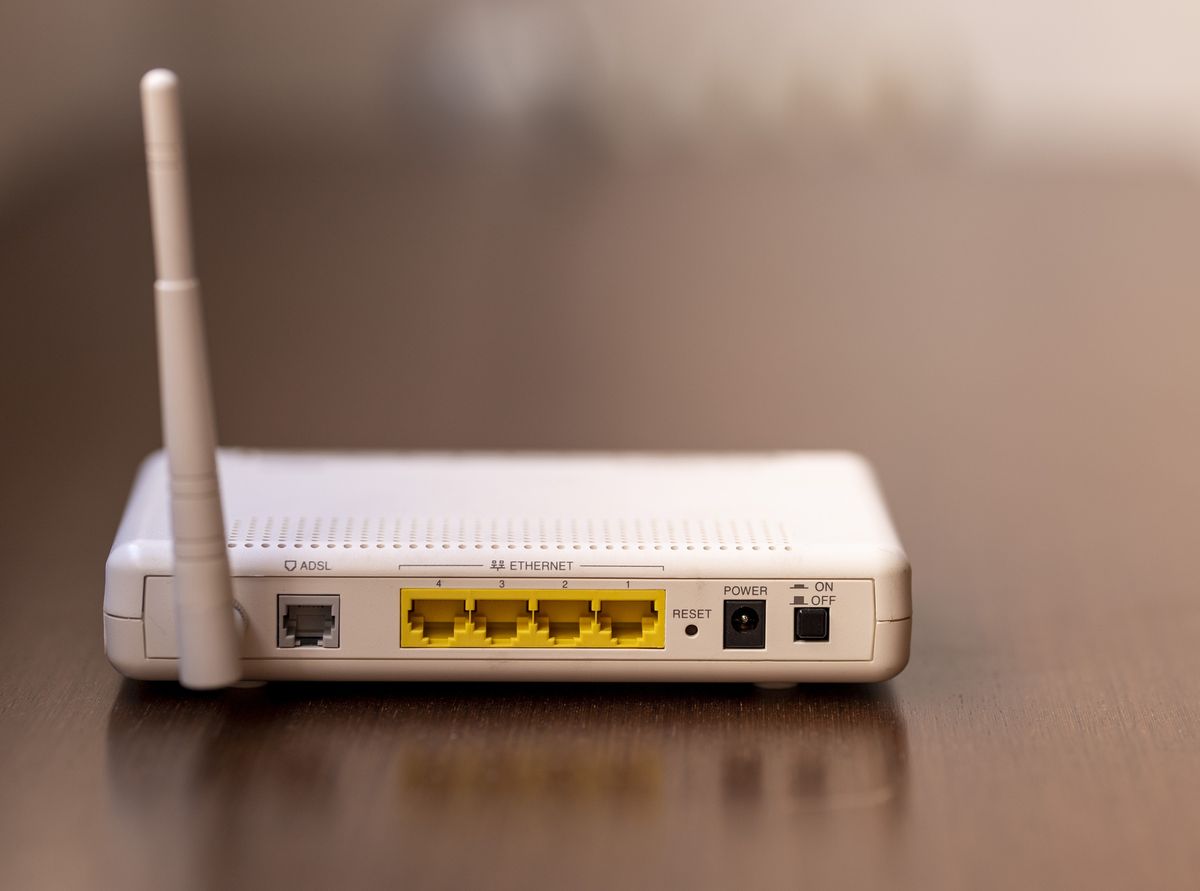 What is the Difference Between a Modem and a Router?