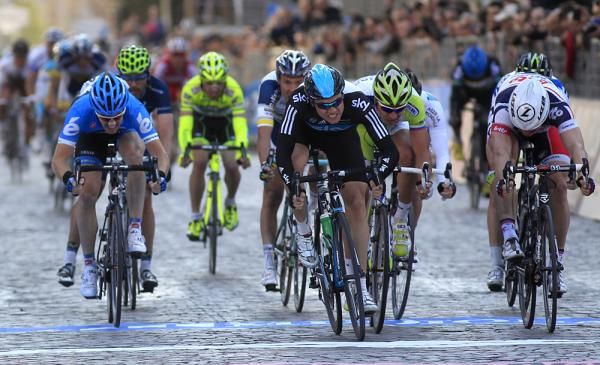 Boasson Hagen holds off Andre Greipel for the stage win