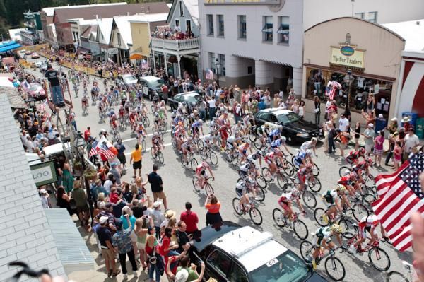 The field gets the 2010 Amgen Tour of California underway.