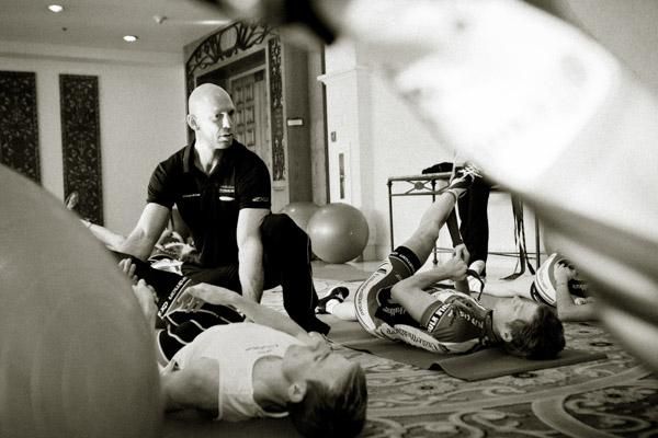 Haelsen leads one of his core strength classes for the UHC team