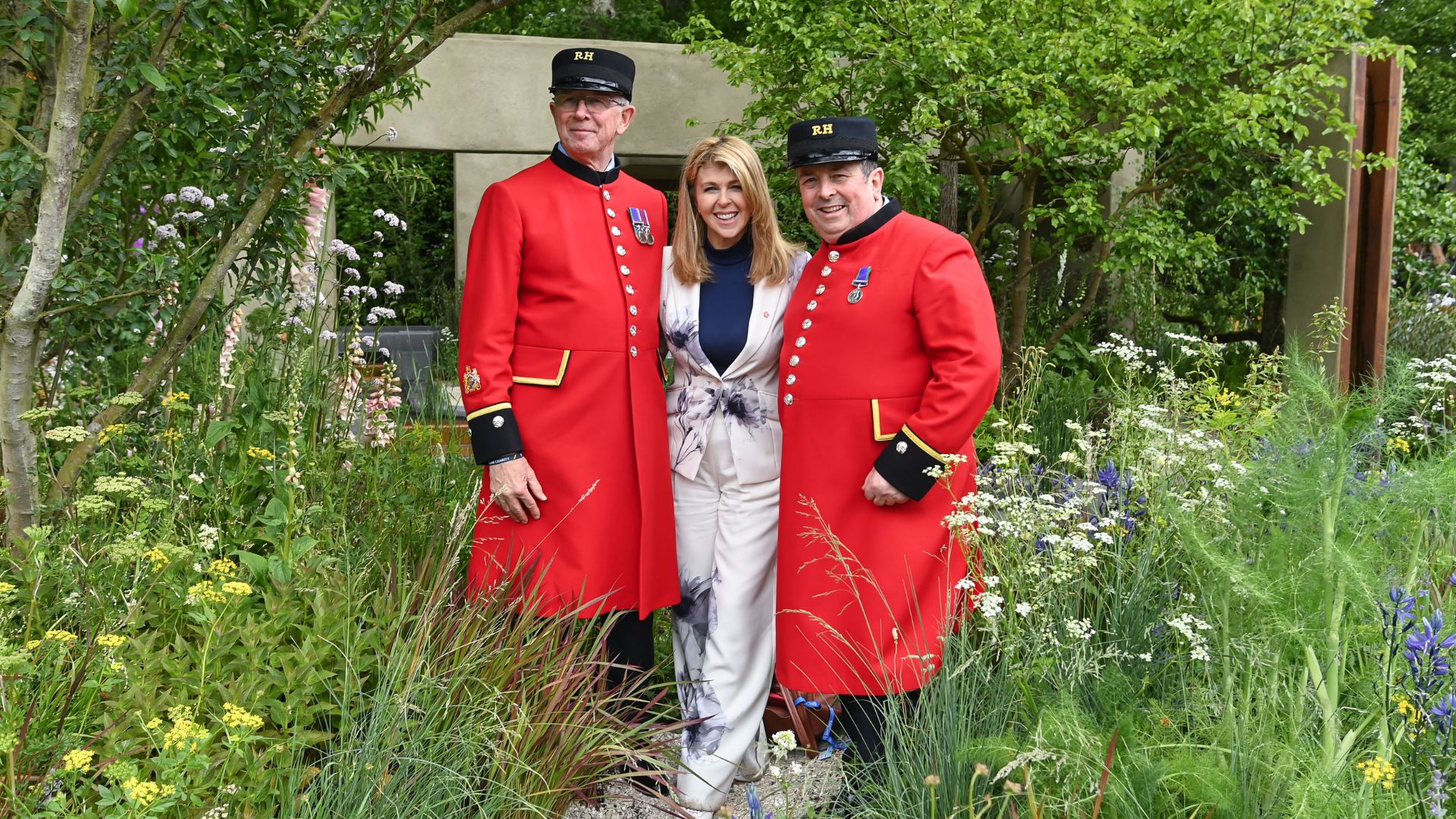 Kate Garraway poses with Chelsea Pensioners at the RHS Chelsea Flower Show 2026