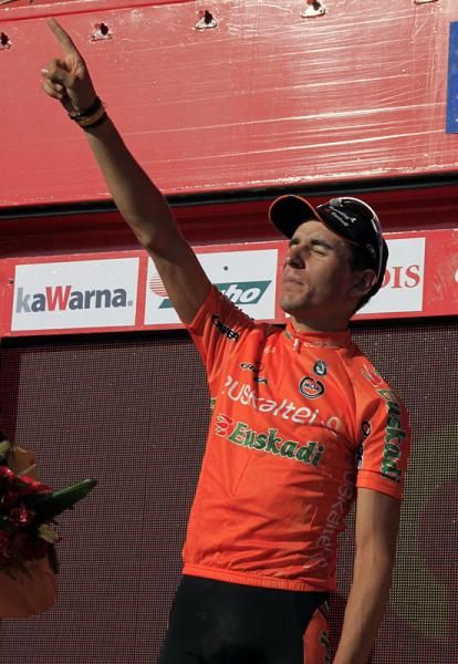New race leader Igor Anton (Euskaltel - Euskadi) revels in the moment on the podium.