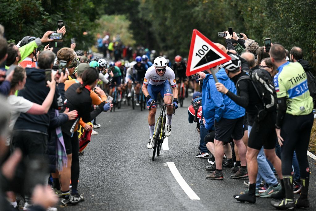 Britain's Matt Holmes of the team Great Britain competes as he cycles over "Jawbone Hill" during the third stage from Sheffield to Barnsley of the Tour of Britain cycling race, near Oughtibridge, northern England, on September 5, 2024. (Photo by Oli SCARFF / AFP)