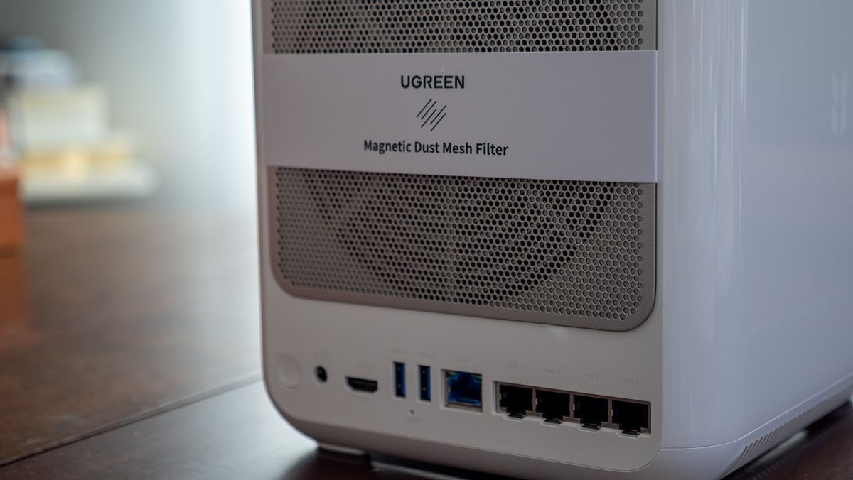 The ports and fans on the UGREEN HomeAgent HA100