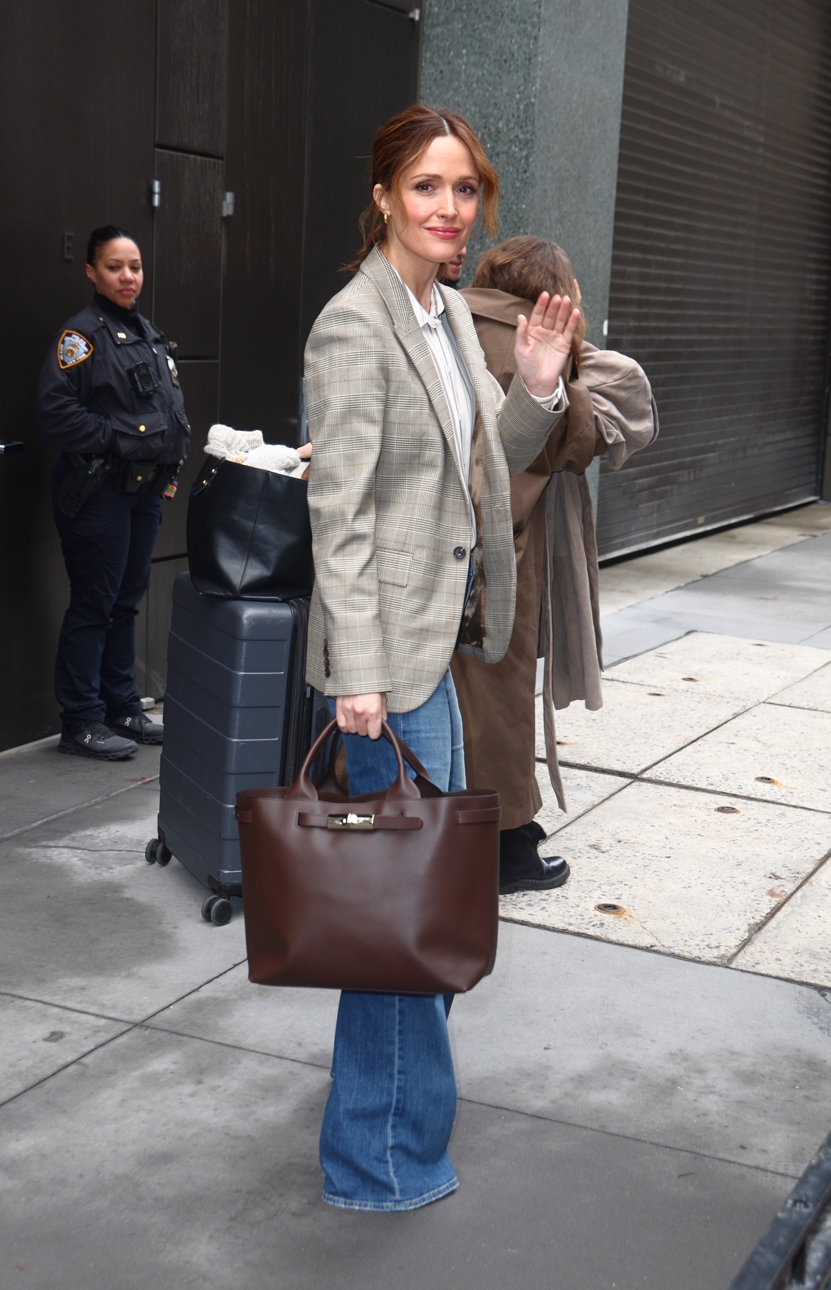 Rose Byrne wore a Longchamp Le Smart as a laptop bag