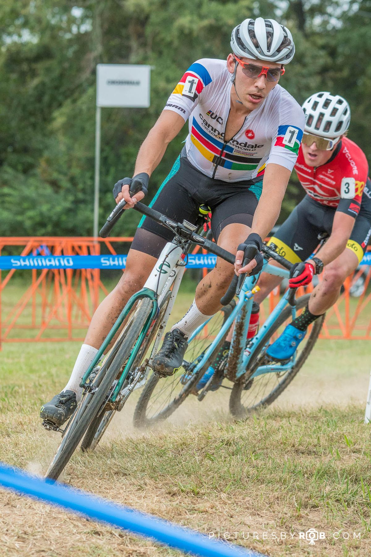 Curtis White (Cannondale Presented by Cyclocrossworld) leads Gage Hecht (Donnelly Sports)