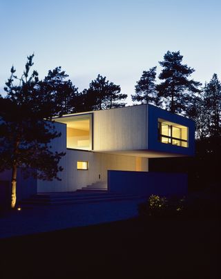 Exterior of modern Villa Waalre, by Russell Jones, Eindhoven, The Netherlands