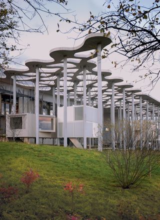 Curvy architectural building